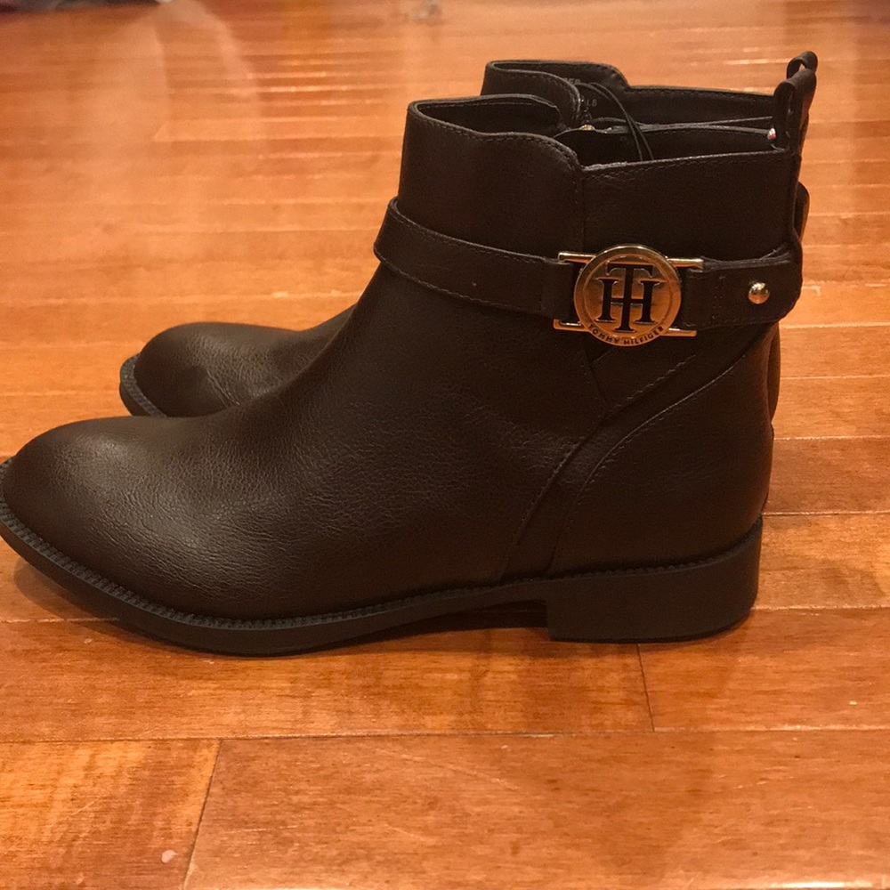 Tummy Hilfiger booties size 6
